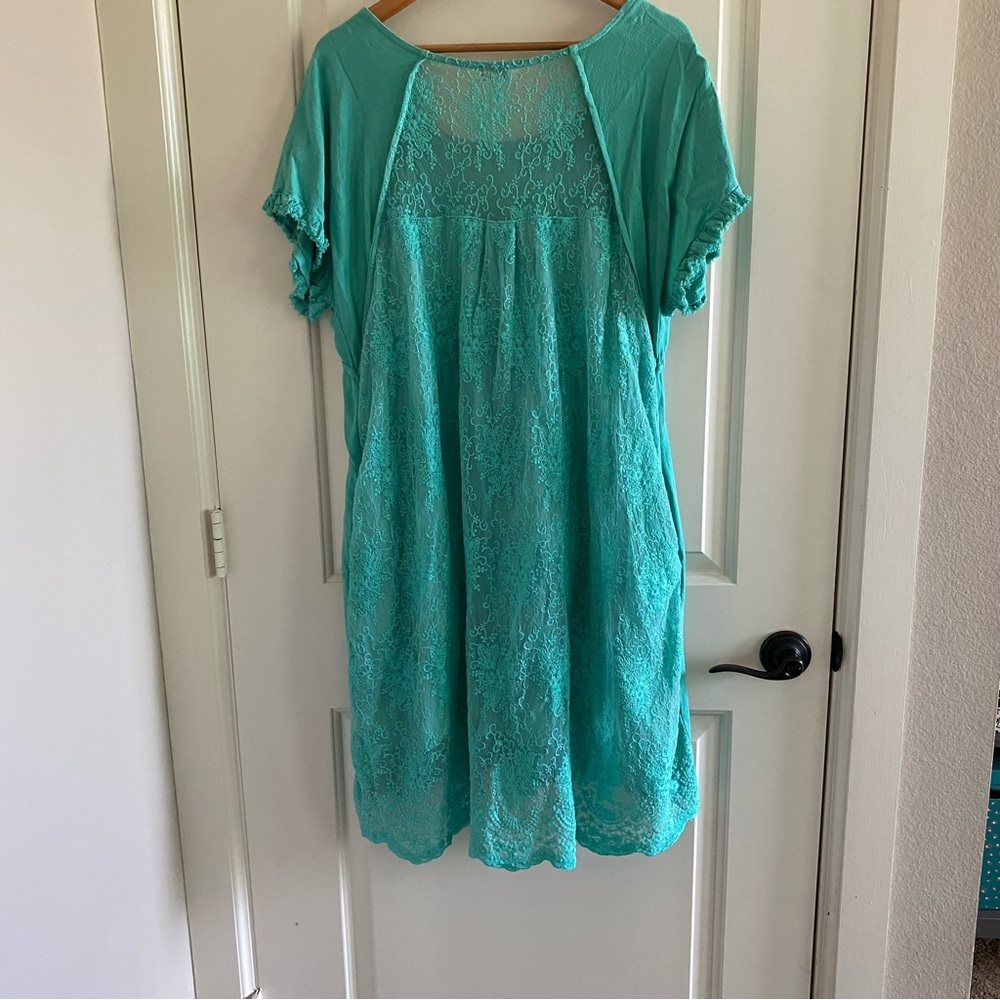 Umgee Turquoise Linen blend Dress with lace back, pockets & fringe hem. Sz 1XL. - Picture 3 of 11